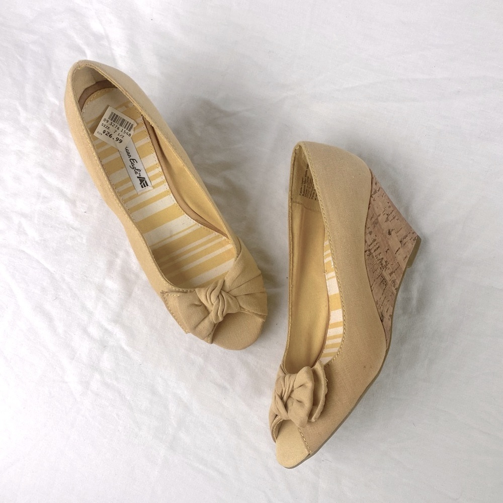 NWT American Eagle Yellow Wedges Size 7.5
